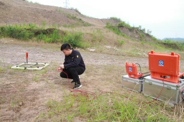 Electromagnetic Sounding Device Transient Electromagnetic System Groundwater Detection Equipment